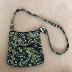 CROSS BODY VERA BRADLEY PURSE